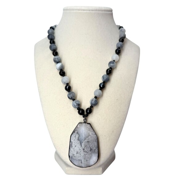 J Jill Beaded Necklace Agate Stone Pendant Gray White Black Cord Adjustable NWT - Picture 3 of 15